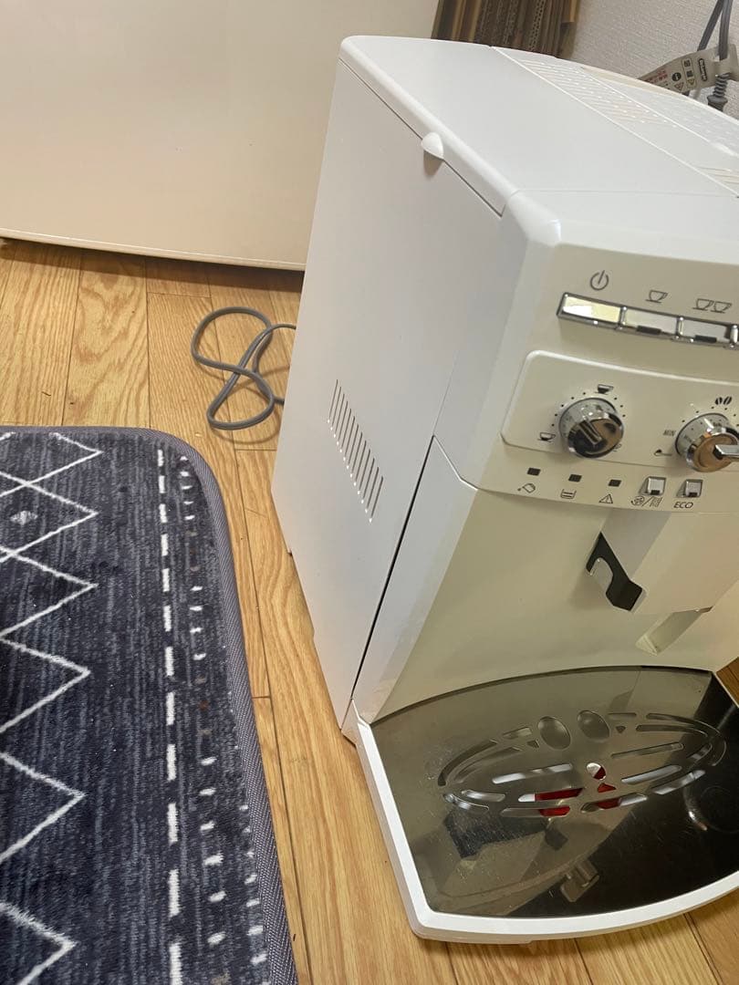 デロンギ　マグニフィカ　全自動コーヒーマシン　ESAM03110w ホワイト