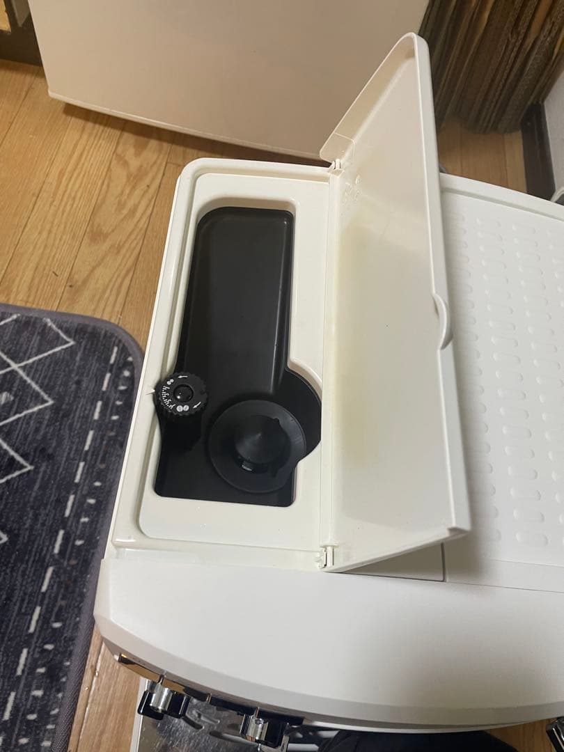 デロンギ　マグニフィカ　全自動コーヒーマシン　ESAM03110w ホワイト