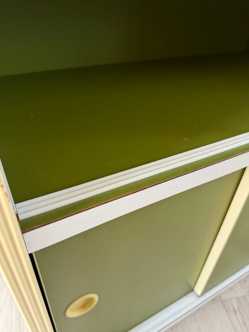 昭和レトロ 食器棚 ガラスキャビネット 小箪笥 ガラス棚 レトロポップ 抹茶色