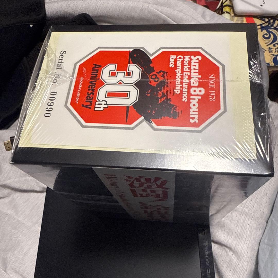 激闘！鈴鹿8耐 シュリンク付き 限定ステッカー付き