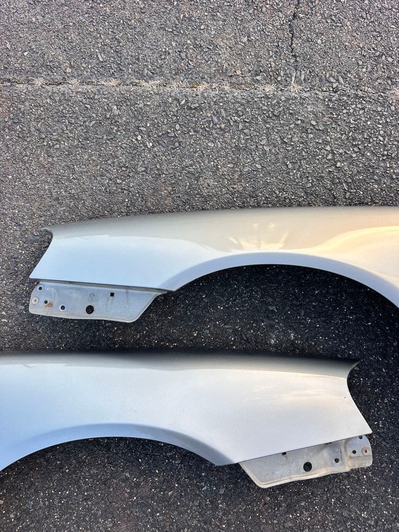R34 4ドア フロントフェンダー シルバー 2枚セット