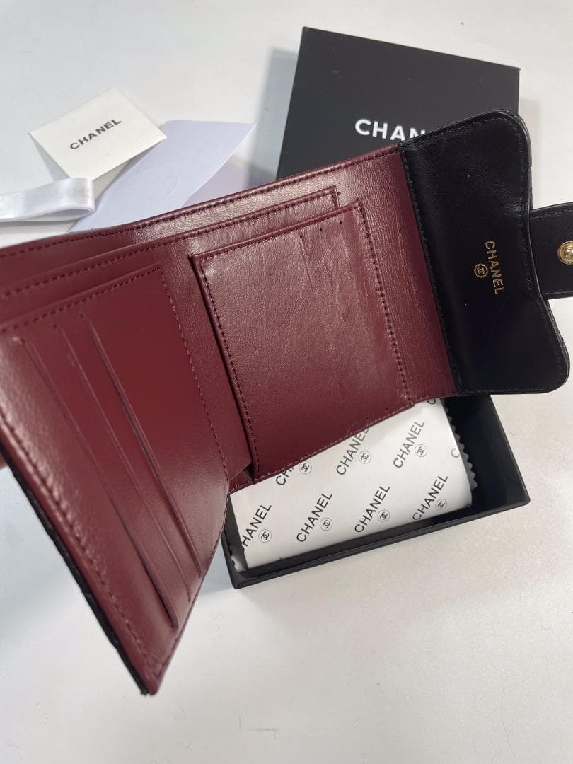 早い者勝ち！ブラック キルティング三つ折り財布