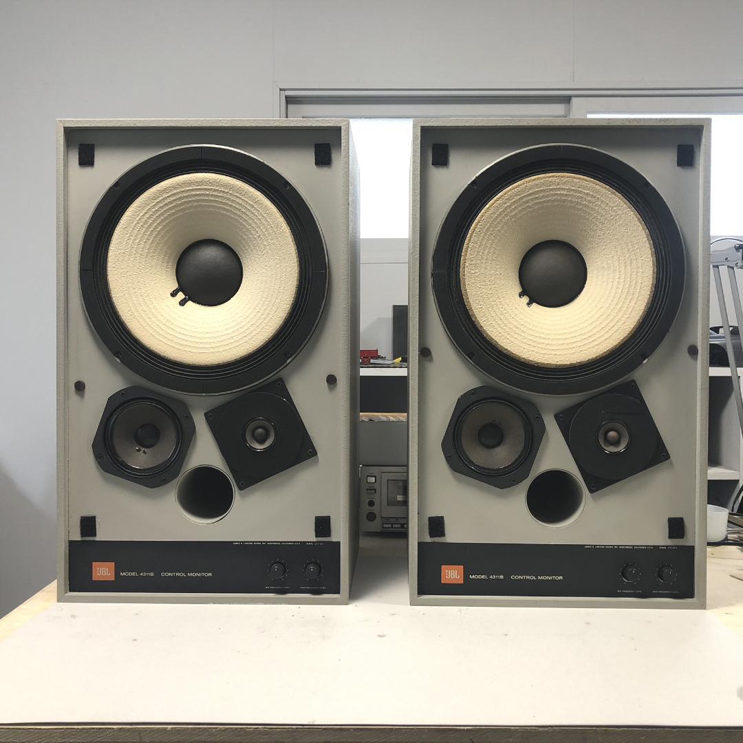 JBL 4311B スタジオモニター ペア　程度良好　美品　送料込み （R側）