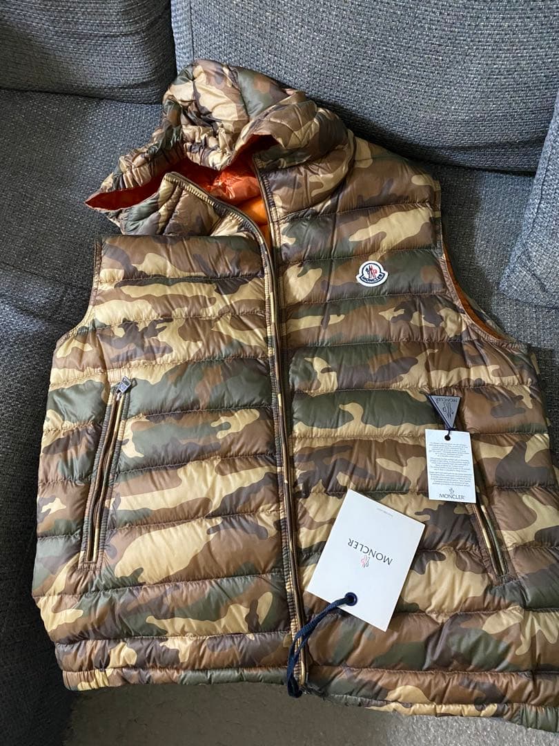 モンクレール☆ダウンベストカモフラ柄レア 新品未使用品サイズ4正規品