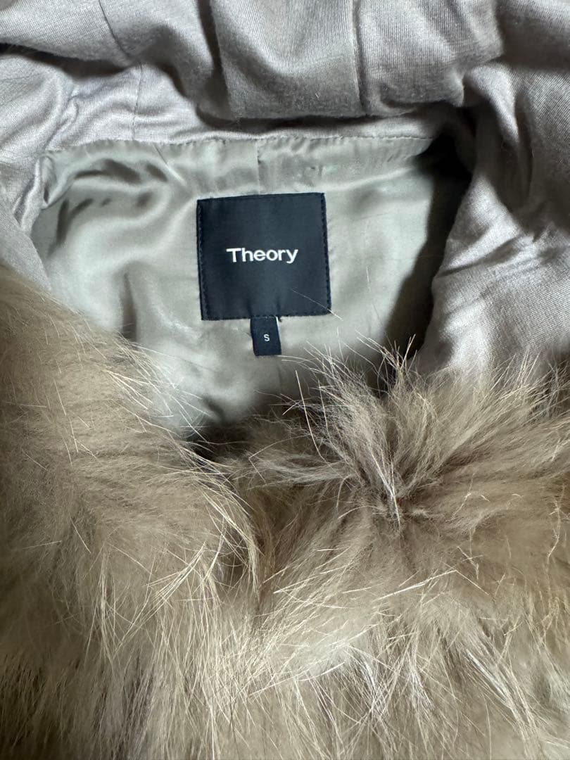 theoryフォックスファーベスト