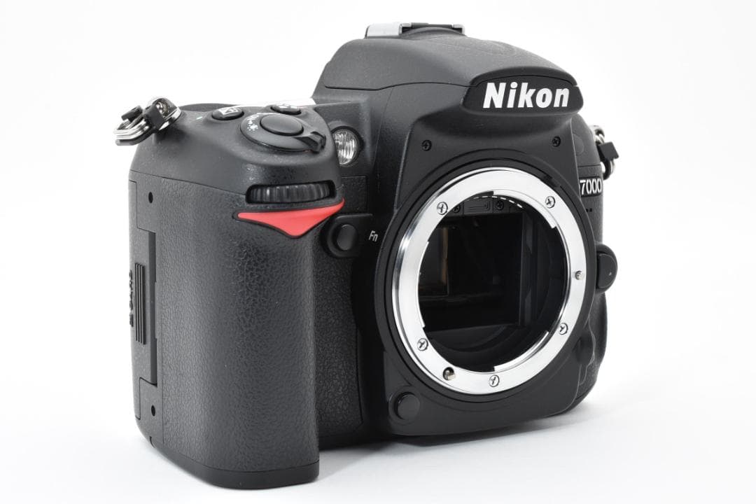 ■ 美品・極少ショット数1786回 ■ ニコン Nikon D7000 ボディ