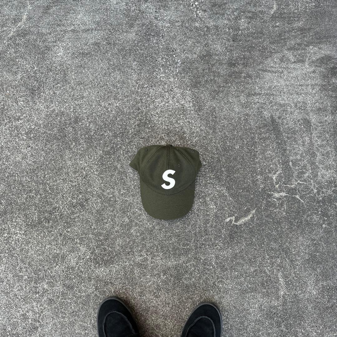 Supreme オリーブキャップ Sロゴ刺繍