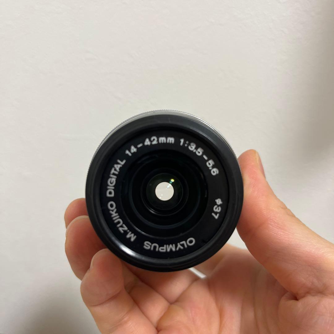 OLYMPUS ミラーレス一眼 ホワイト 交換レンズ付き　pen E-PL6