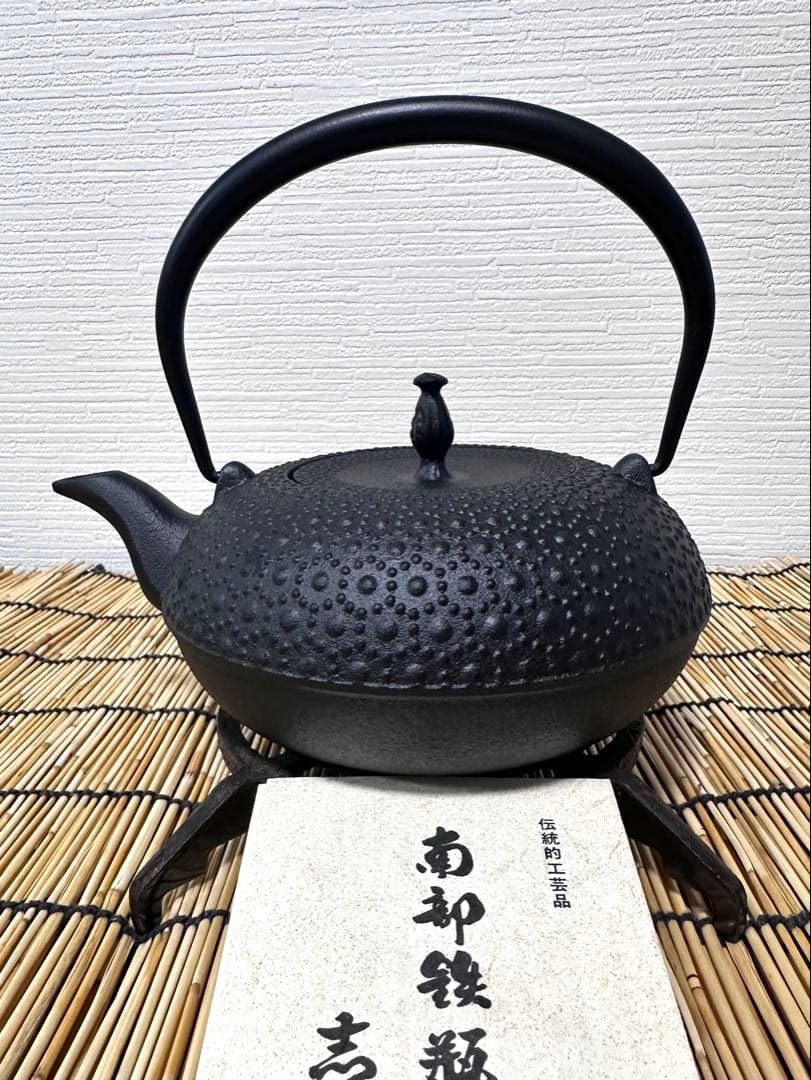 未使用品、栞付　南部盛榮堂ＯＩＧＥＮ造丸平丸亀甲メーカー保証ＩＨ対応品　南部鉄瓶