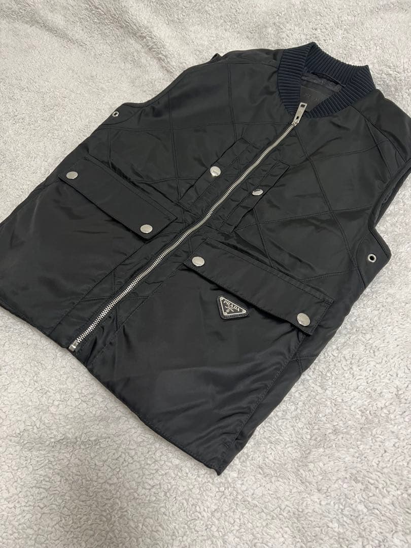 発送18日になります！【大幅値下げ！正規品PRADA 】メンズ　ベスト
