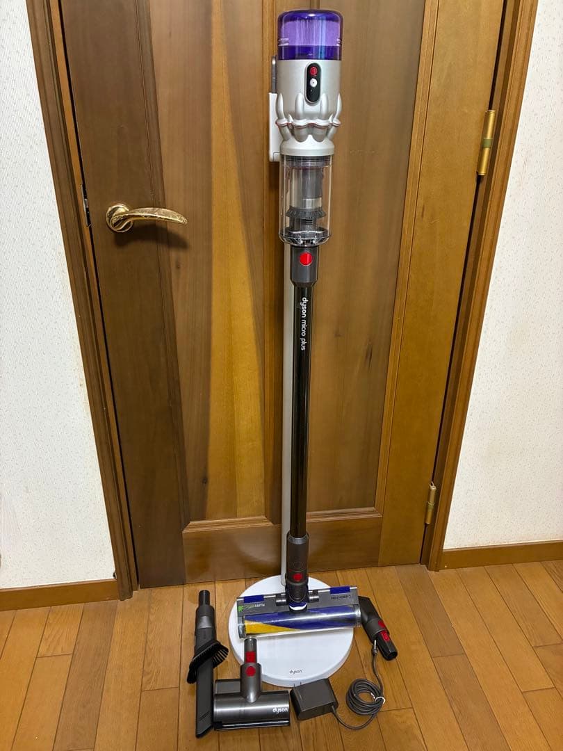 ダイソン コードレスクリーナー　SV33　約24分 LEDヘッド、専用スタンド付