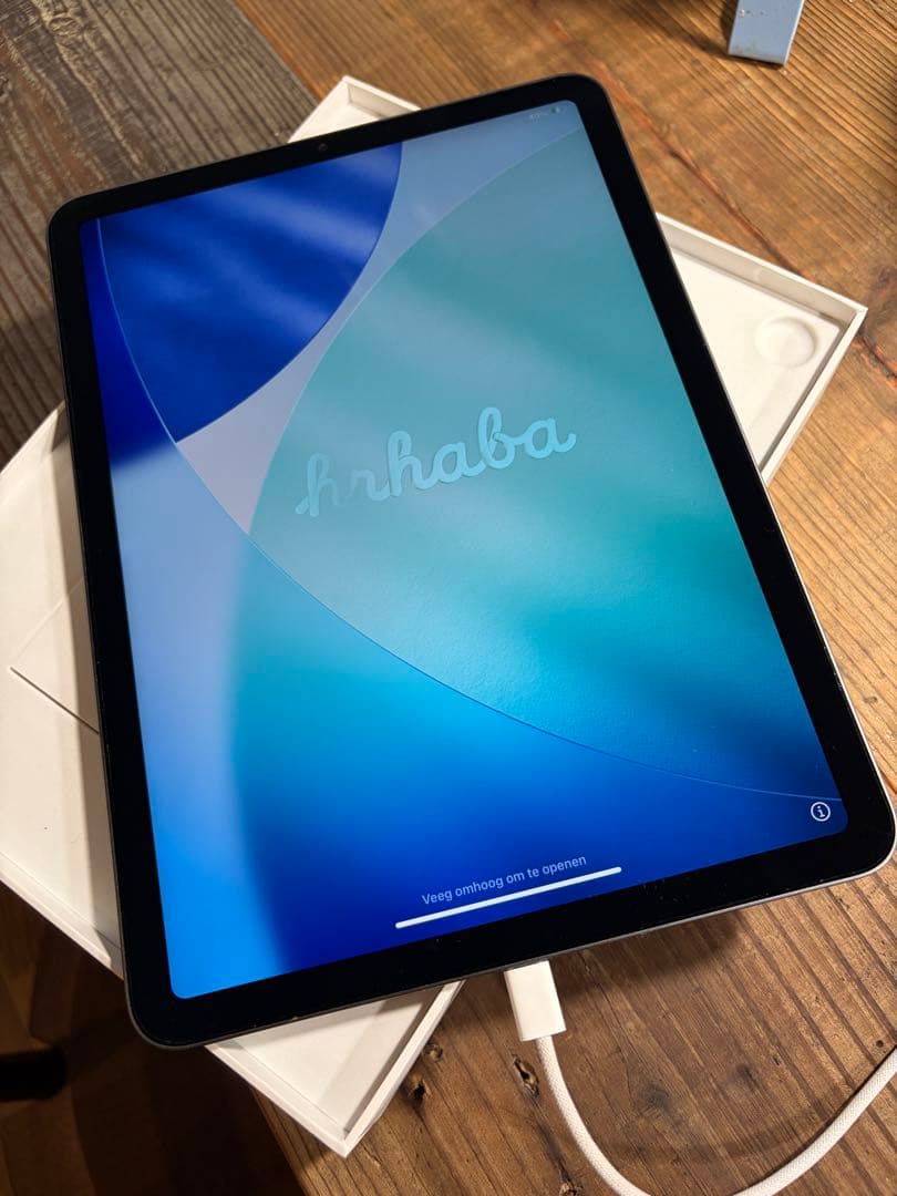Apple iPad Air (第5世代)スペースグレー 本体