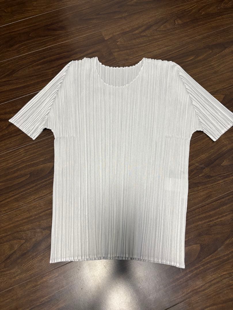 pleatsplease basics ライトグレー　半袖　トップス