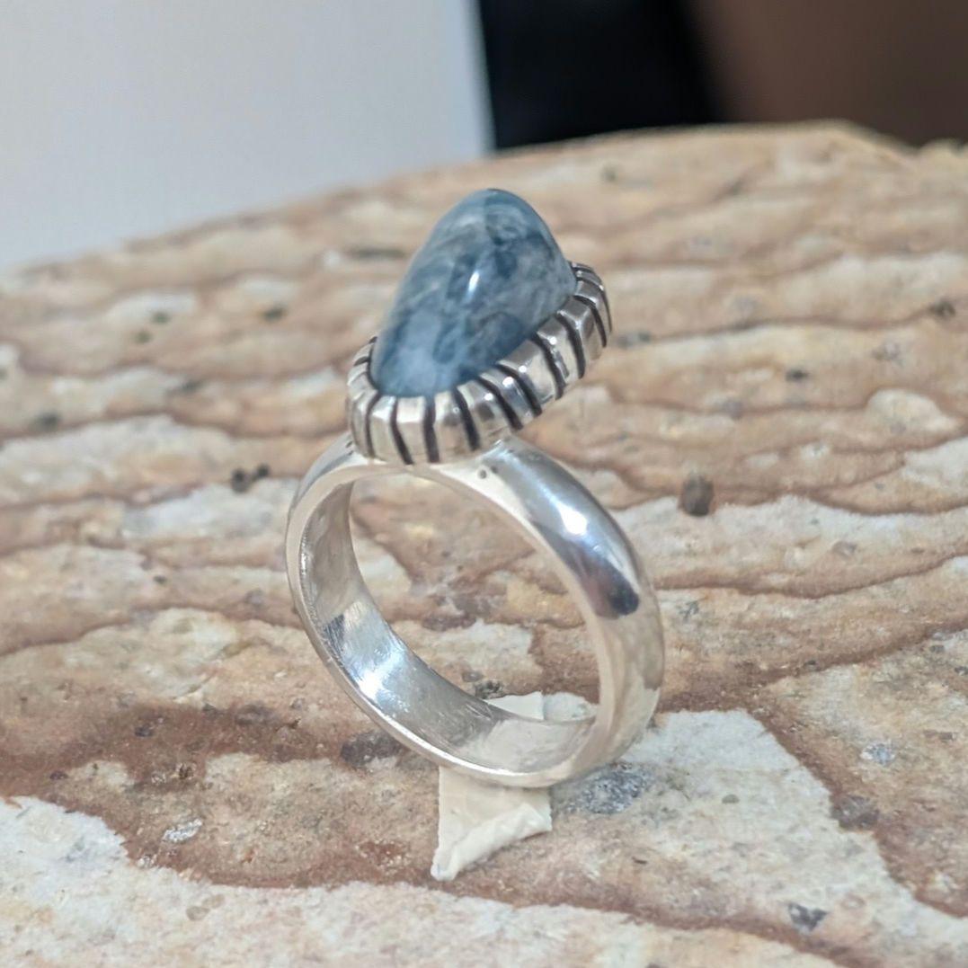 Full-Moon様　ハンドメイドの糸魚川翡翠リング　入りコン沢