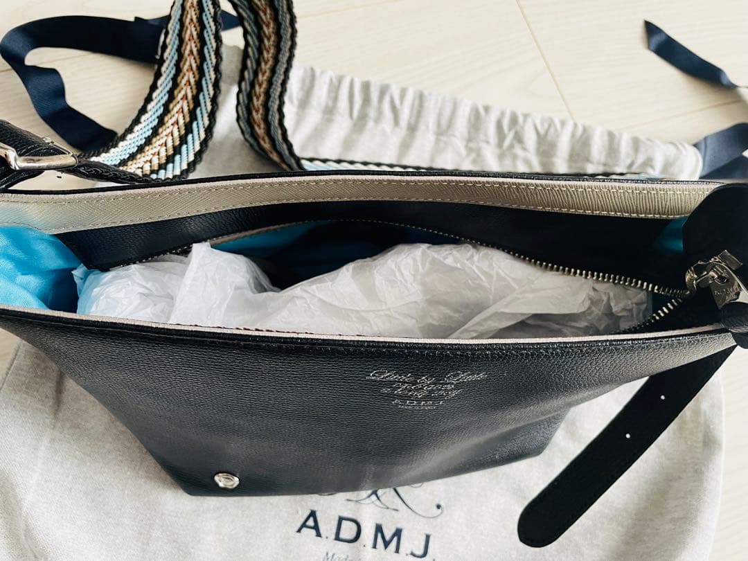 ADMJイタリアンレザー クロスボディーバッグ