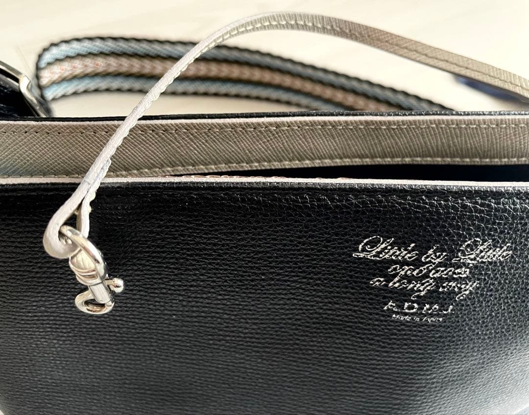 ADMJイタリアンレザー クロスボディーバッグ