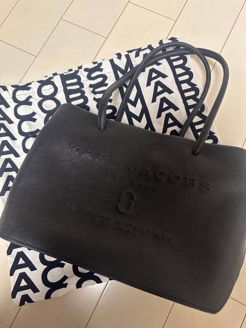 MARC JACOBS ブラックレザーハンドバッグ
