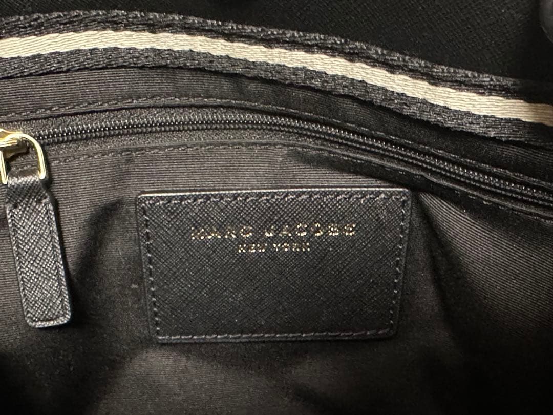 MARC JACOBS ブラックレザーハンドバッグ