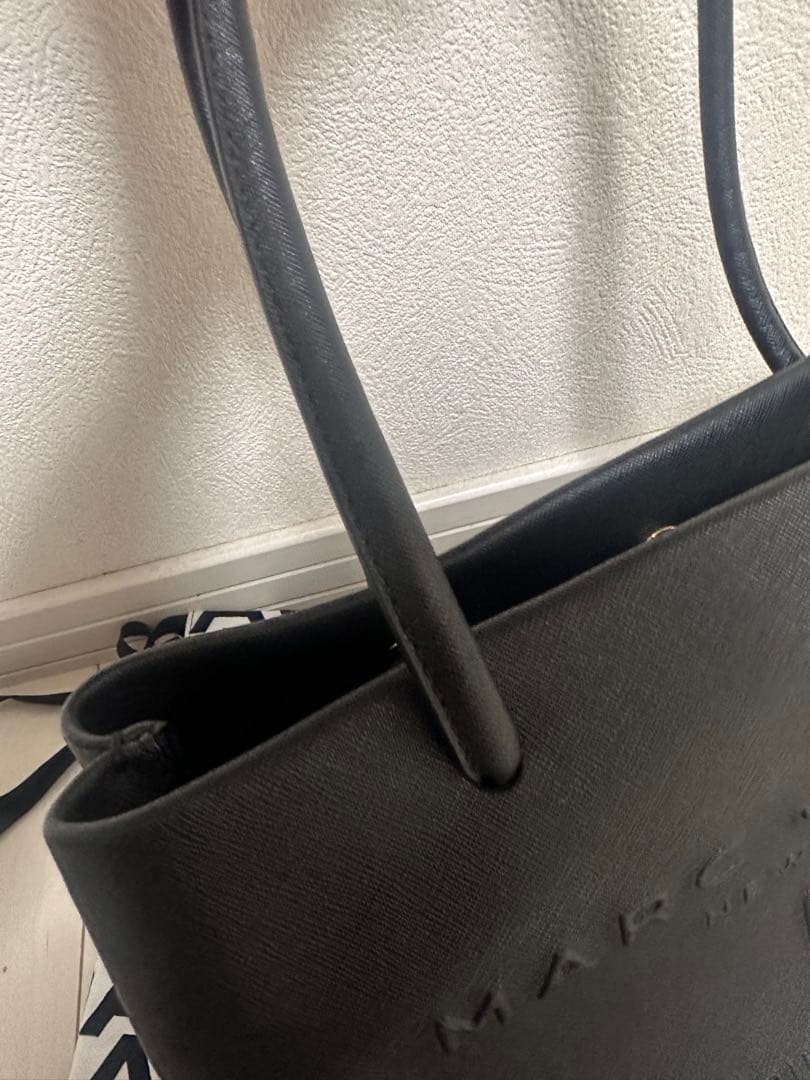MARC JACOBS ブラックレザーハンドバッグ