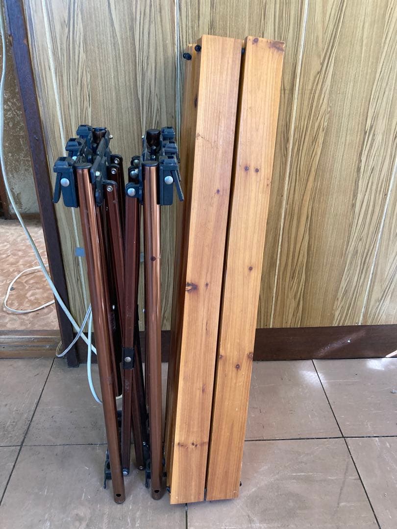 Coleman 折りたたみ木製テーブル