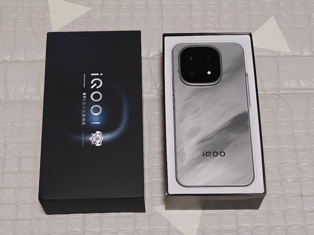 【極美品・おまけ有】12/256 iqoo 15 グレー 大陸版