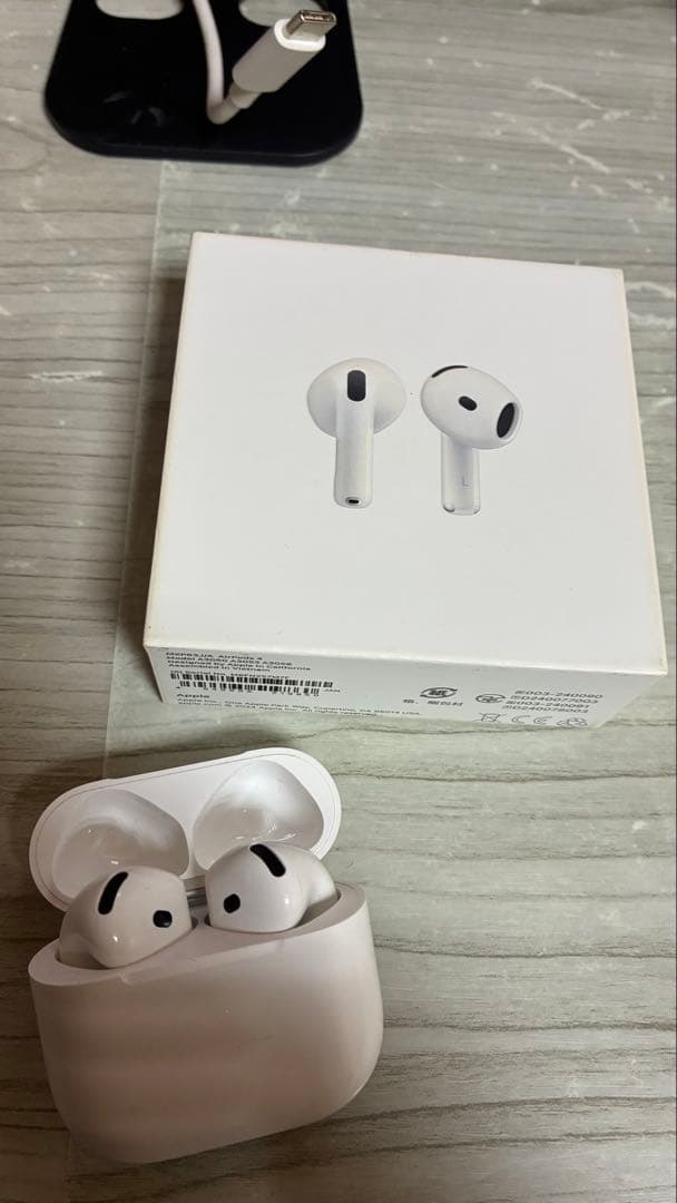 イヤホン AirPods 4 Apple