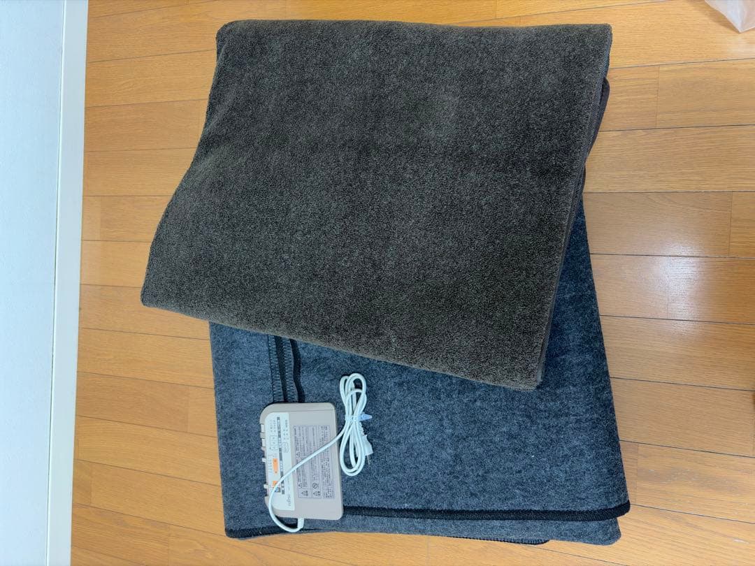 富士通 ホットカーペット（3畳相当ブラウン） HC-30D3A-T