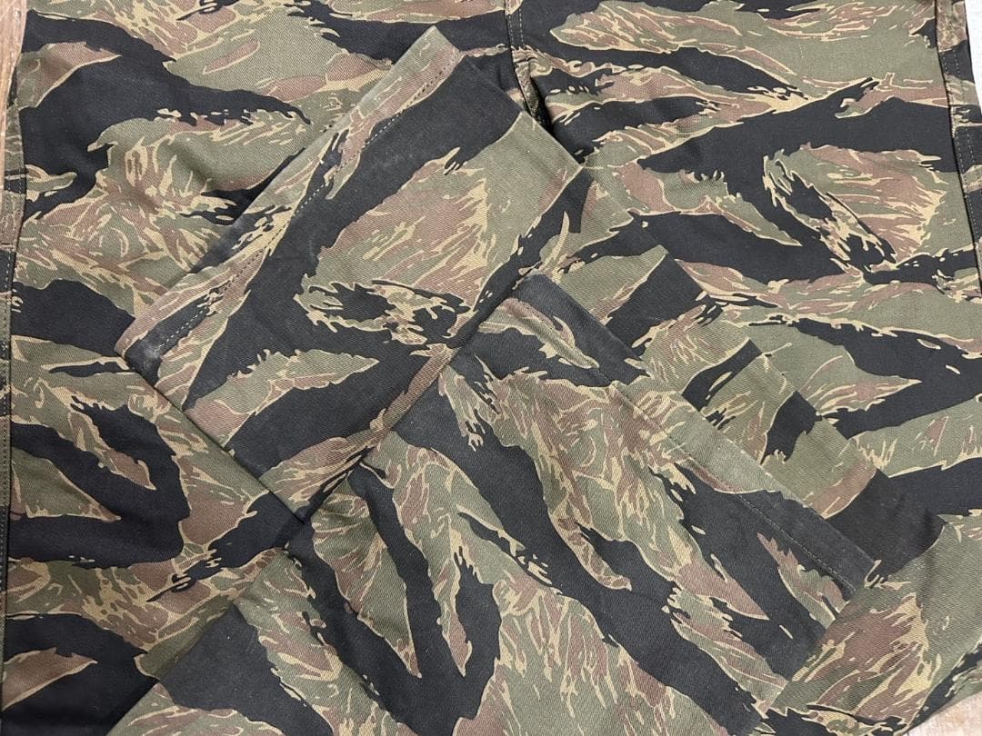 ＊VANSON タイガーカモ スカル 羽 刺繍 ワッペン つなぎ L