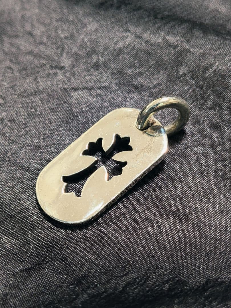 CHROME HEARTS クロムハーツ スモールドッグタグ カットアウトクロス