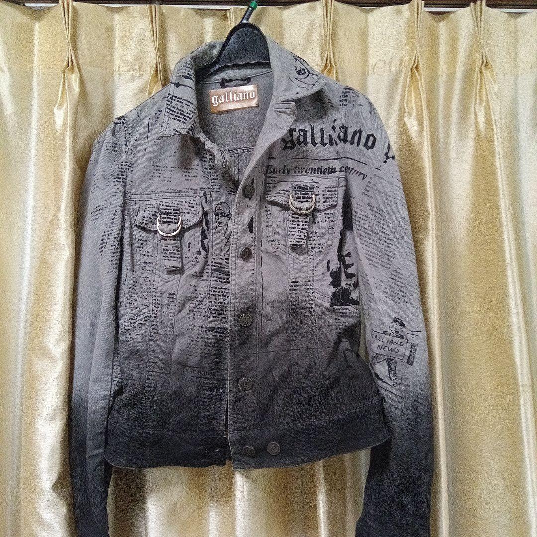 ジョ゙ンガリアーノGジャンニュースペーパー柄