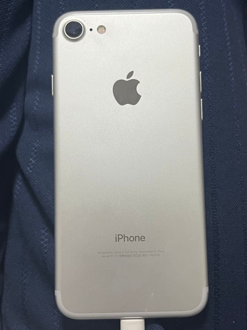 Apple iPhone 7 シルバー 本体