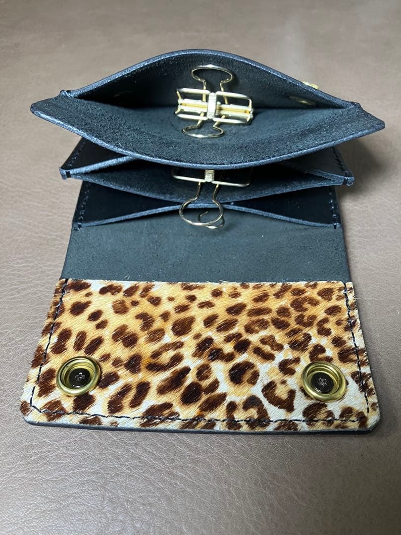 トラッカーウォレット ショート 3層 真鍮 豹柄 ハラコ