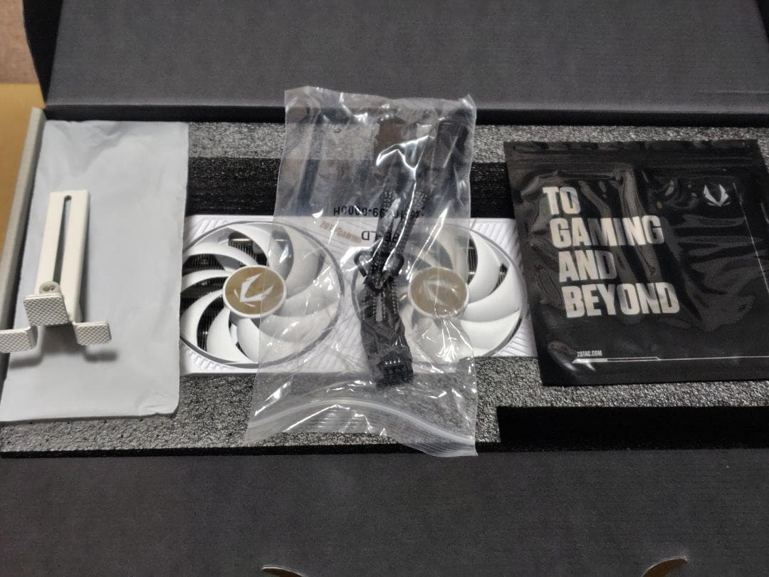 グラフィックボード・グラボ・ビデオカード ZOTAC GAMING RTX 5070AMP WhiteEdition