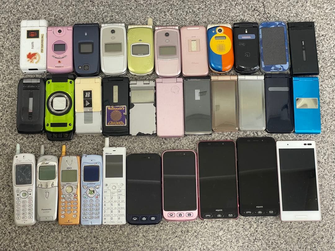 ぽ*け様 ジャンク扱い 携帯電話 ガラケー スマホ 31個 まとめ売り 大量 動