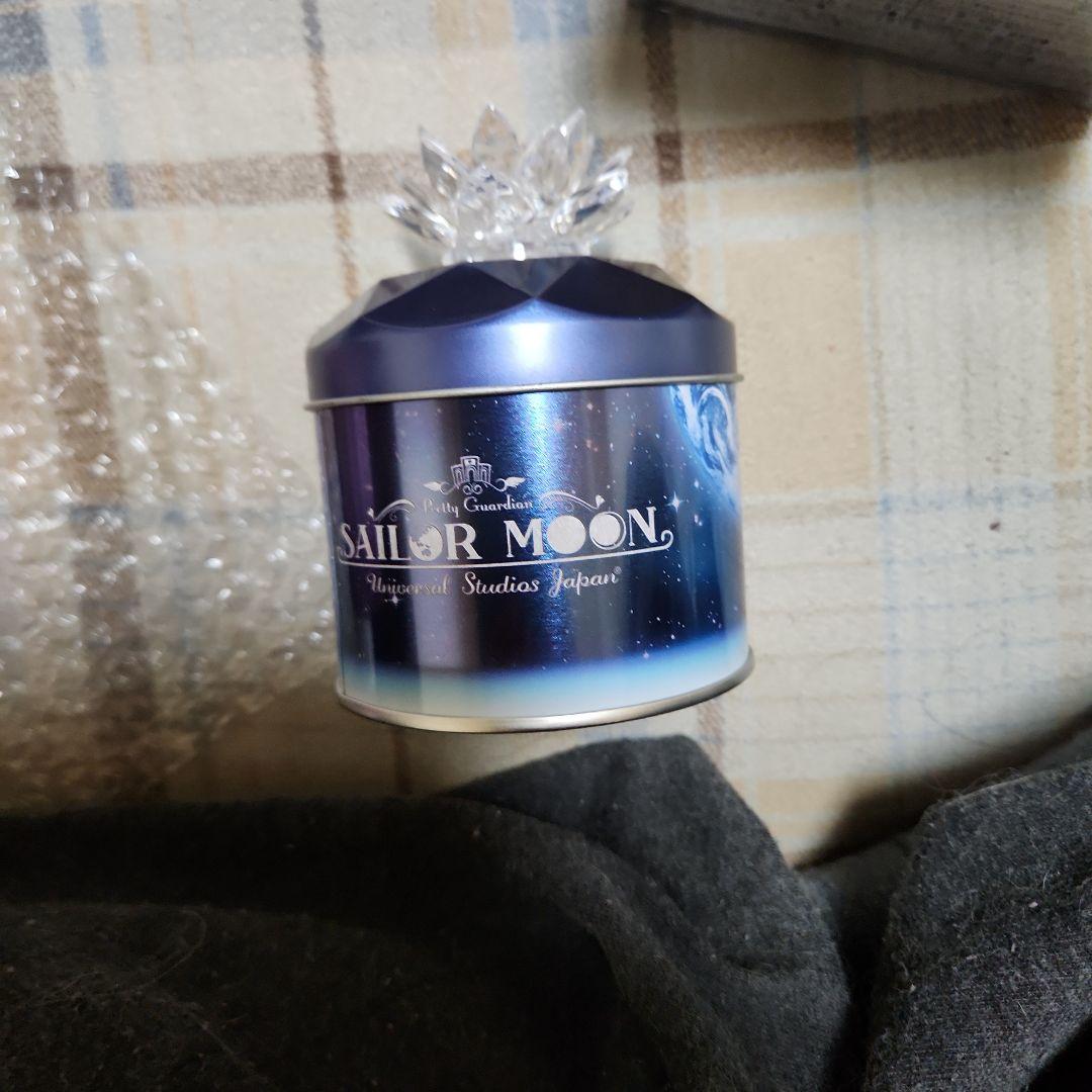 セーラームーン銀水晶お菓子缶