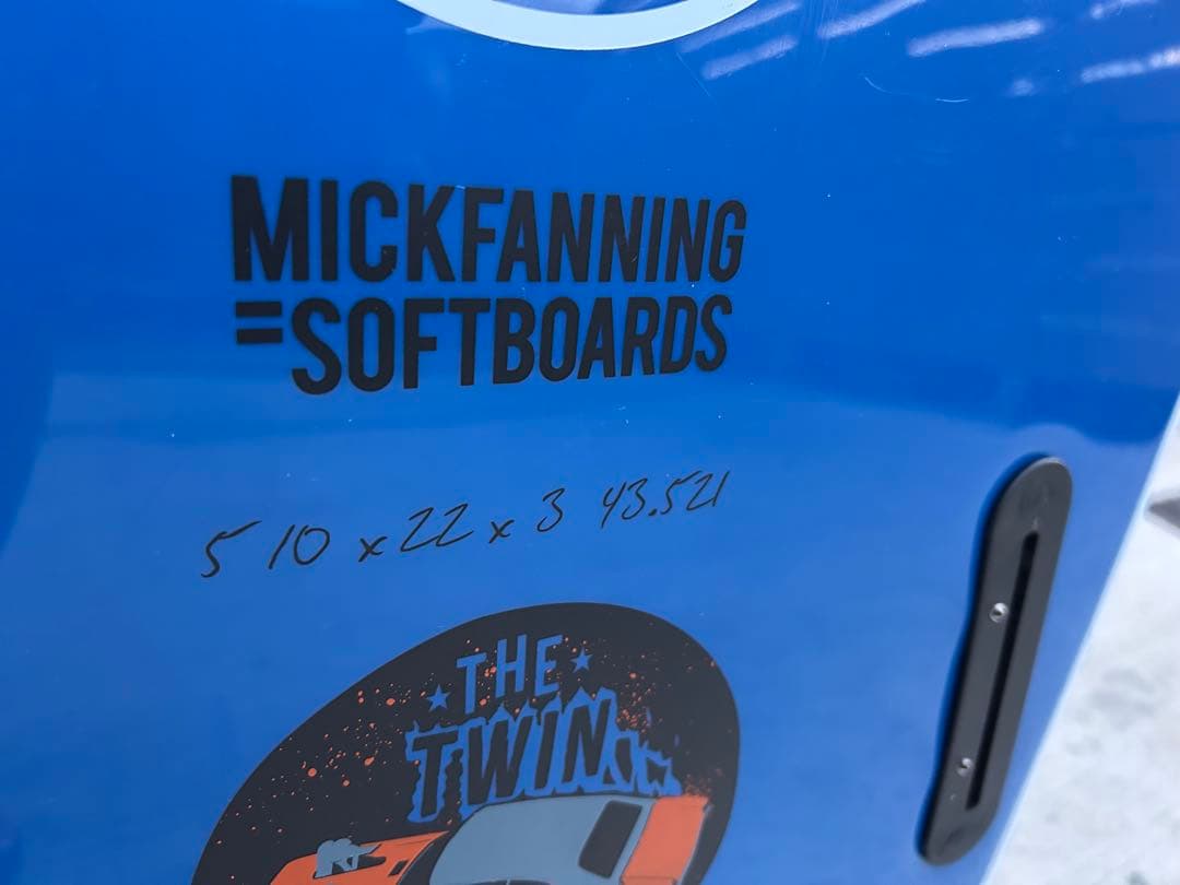 【美品】Mick Fanning ツインターボ サーフボード 5'10\" 超浮力