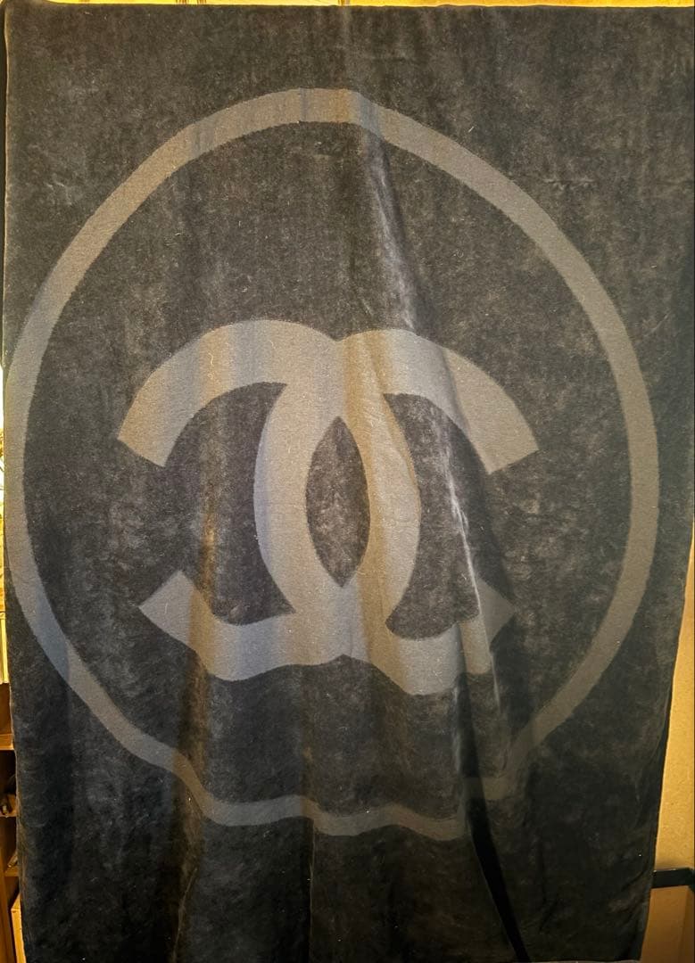 CHANEL フリンジ付き黒タオル　ブランケット