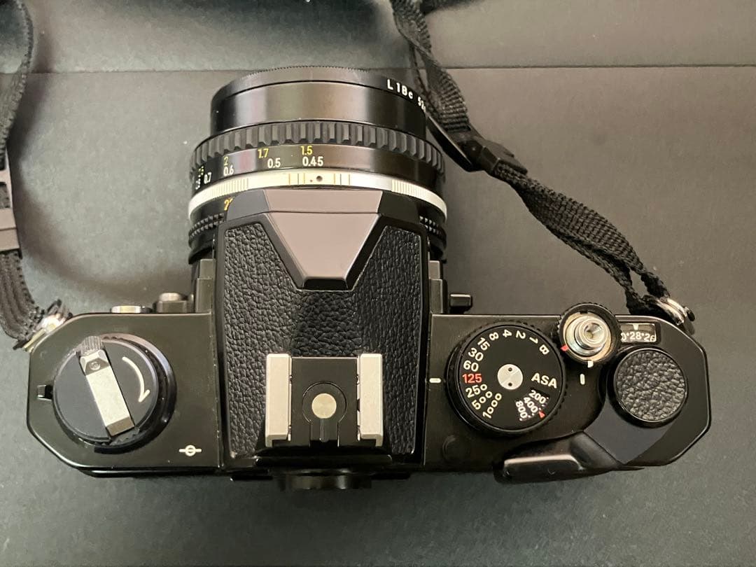 Nikon 一眼レフカメラ、Nikkor 50mm f/1.8レンズ付き