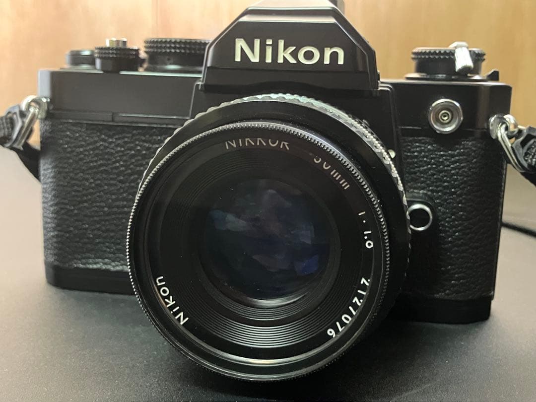 Nikon 一眼レフカメラ、Nikkor 50mm f/1.8レンズ付き