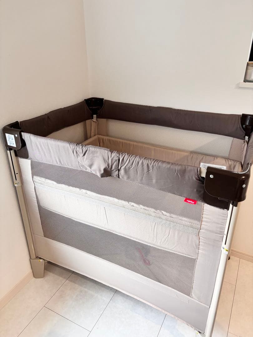 アップリカ ココネルエアー 折りたたみ式 ベビーベッド ベージュコンパクト