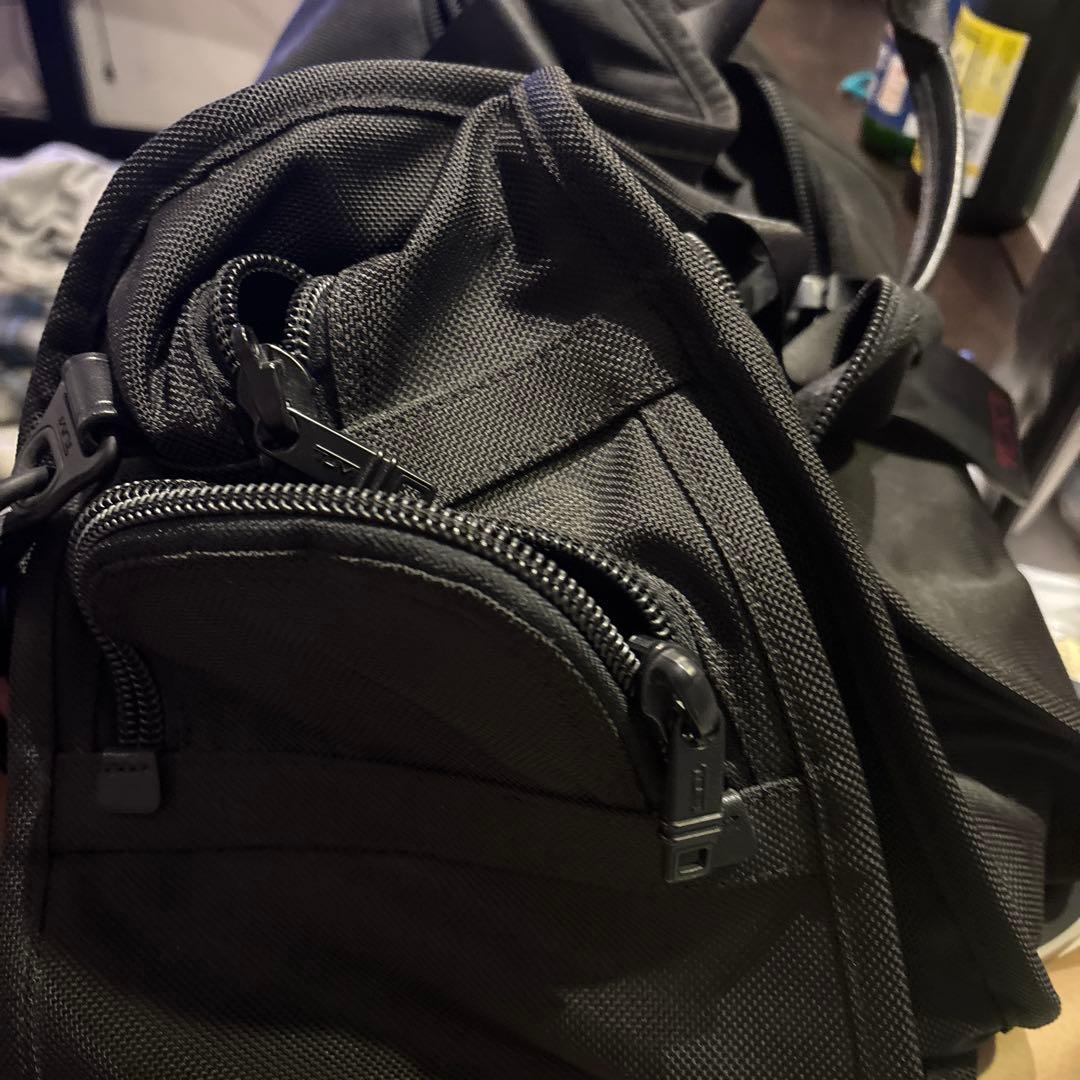TUMI ブラック 旅行用バッグ