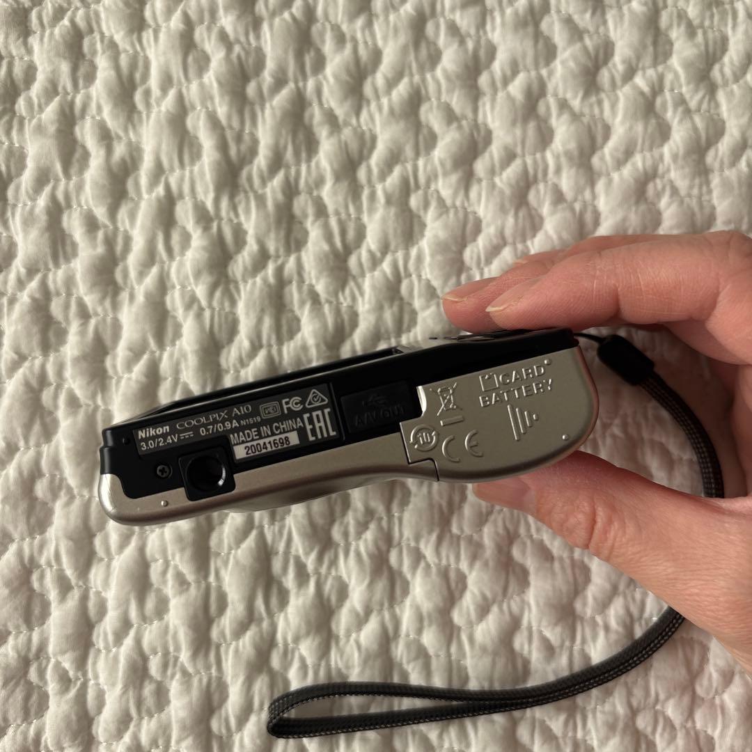 Nikon COOLPIX A10 (SanDiskSDHCカード16GB付き)
