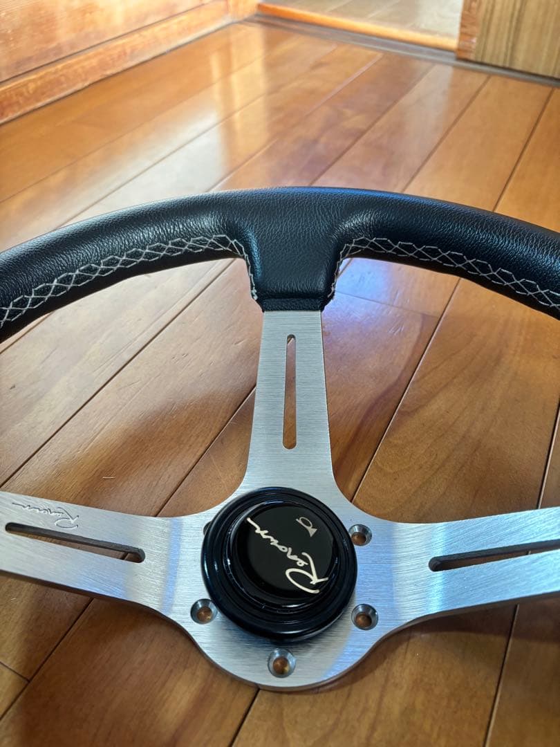 Renown ステアリング