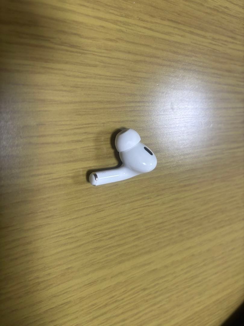 AirPods Pro 第2世代 本体ケースと右耳