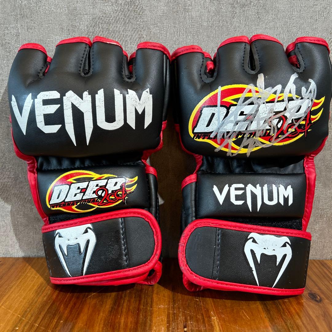 ト*シ様 朝倉未来直筆サイン入り　Venum DEEP オープンフィンガーグロー