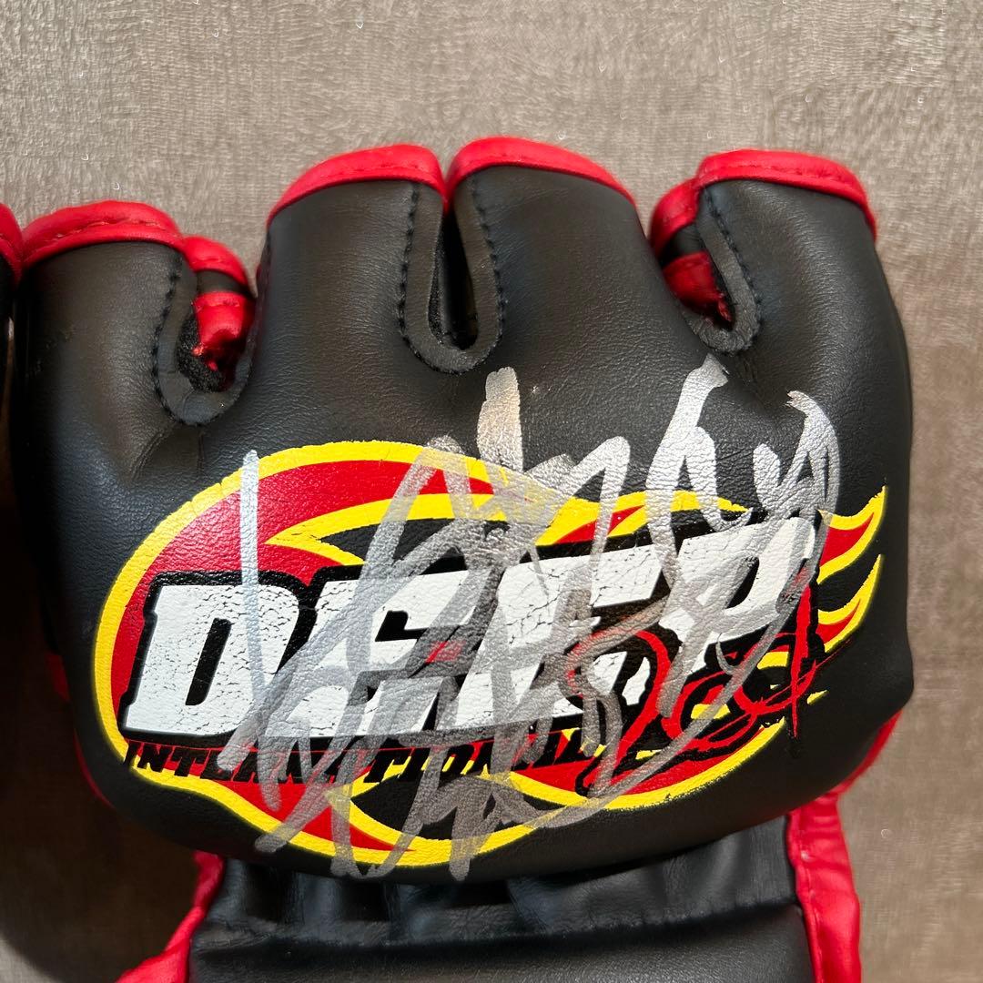 ト*シ様 朝倉未来直筆サイン入り　Venum DEEP オープンフィンガーグロー