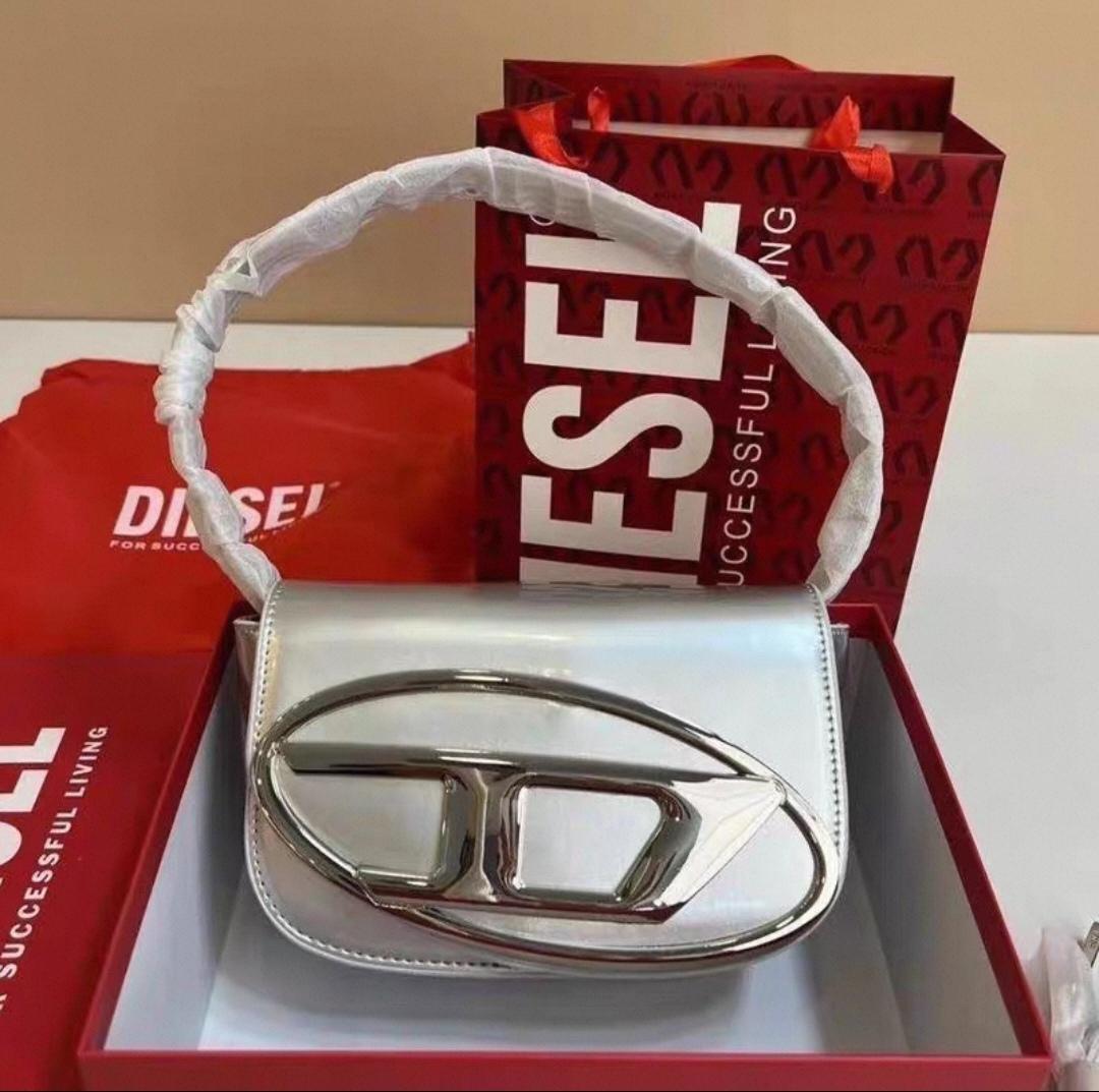 DIESEL シルバー クラッチバッ
