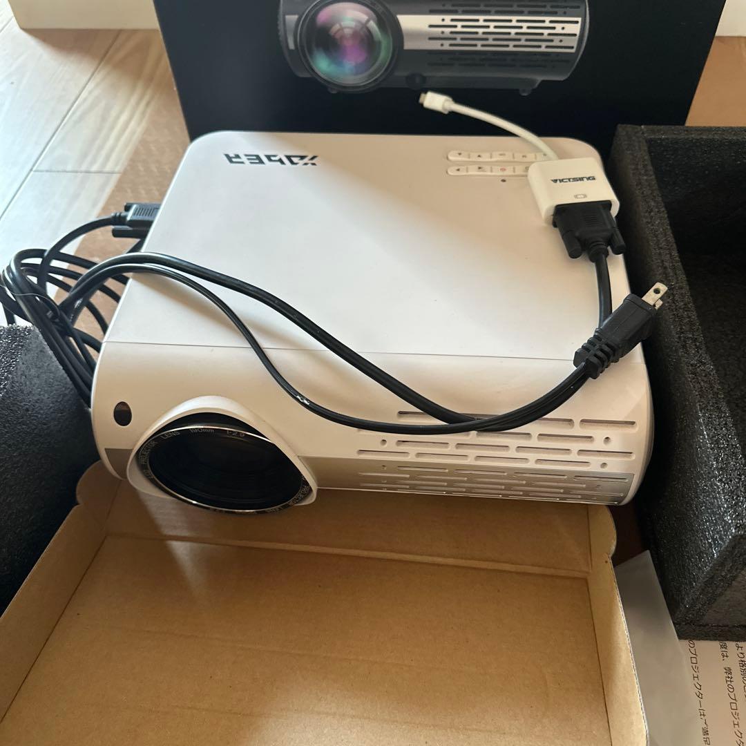 YABER Y30 LEDプロジェクター 本体　付属品、説明書付き