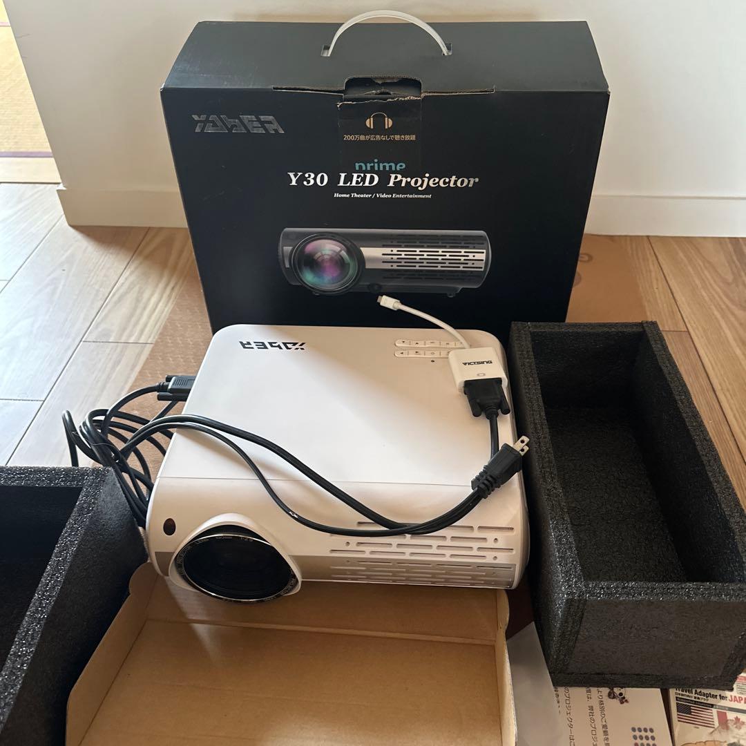 YABER Y30 LEDプロジェクター 本体　付属品、説明書付き