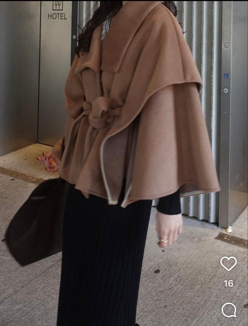 ジャケット・アウター Acka. flare cape coat